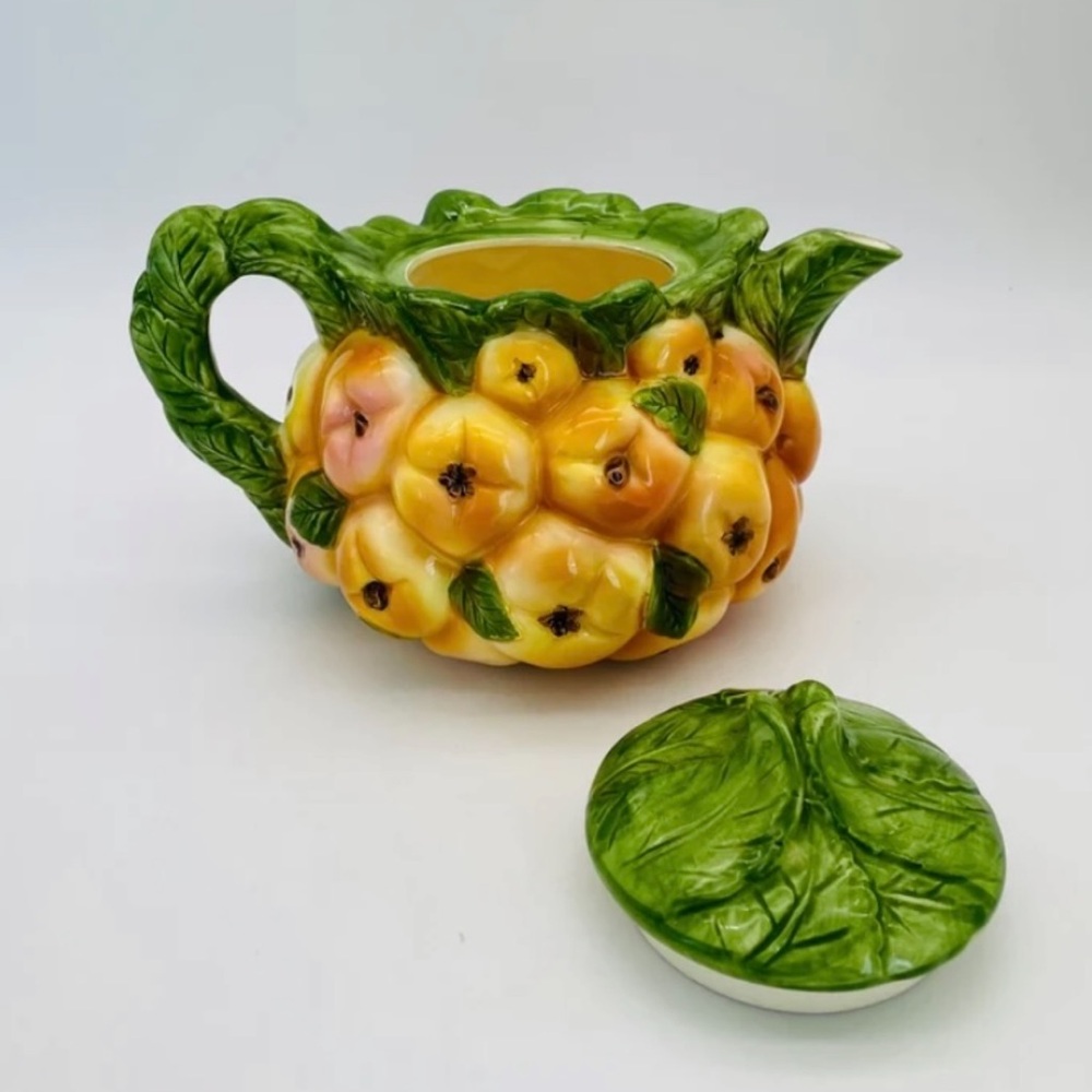 Gregg Matthew’s Ogetti Peach tea pot - Picture 2 of 3